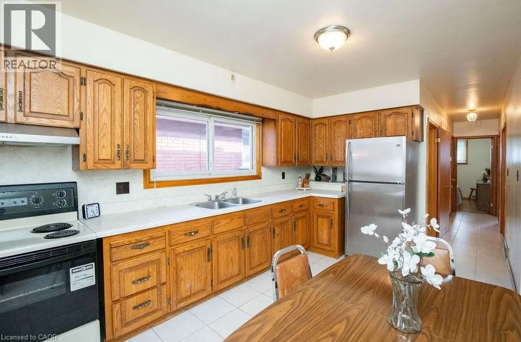 313 BARTON Street W