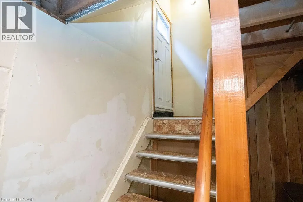 313 BARTON Street W