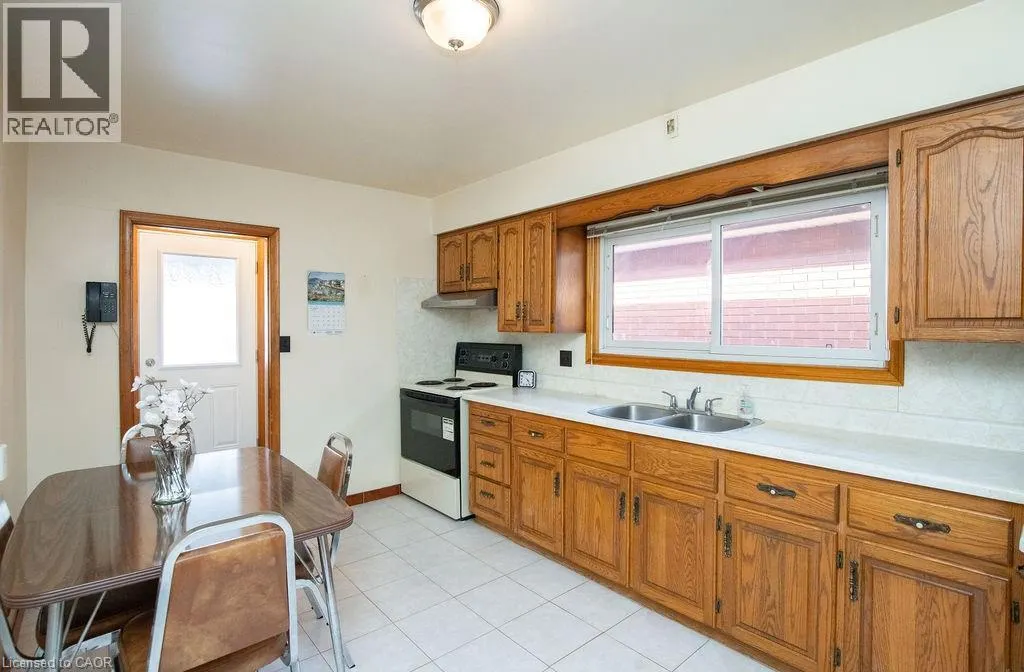 313 BARTON Street W