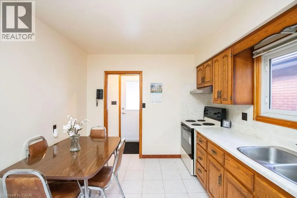313 BARTON Street W