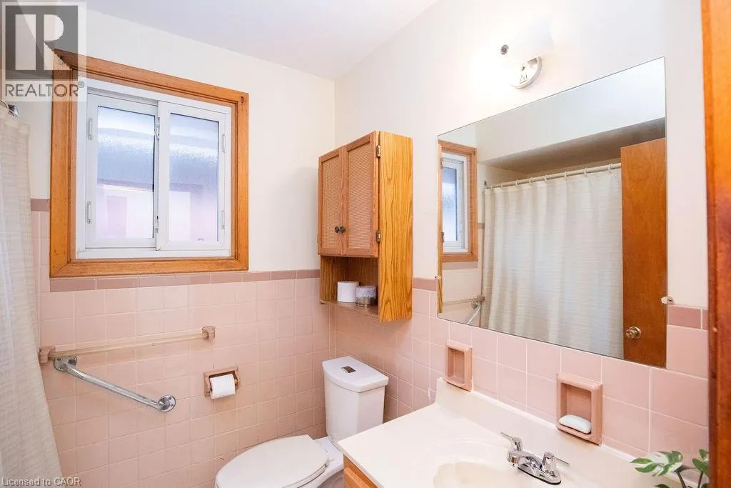 313 BARTON Street W