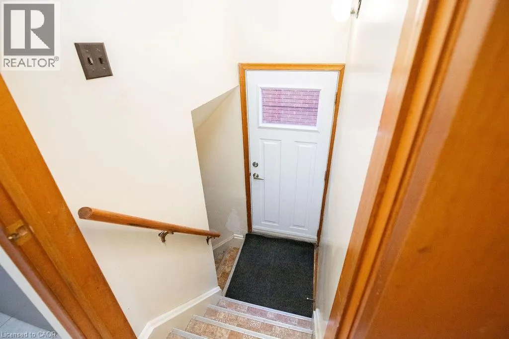 313 BARTON Street W