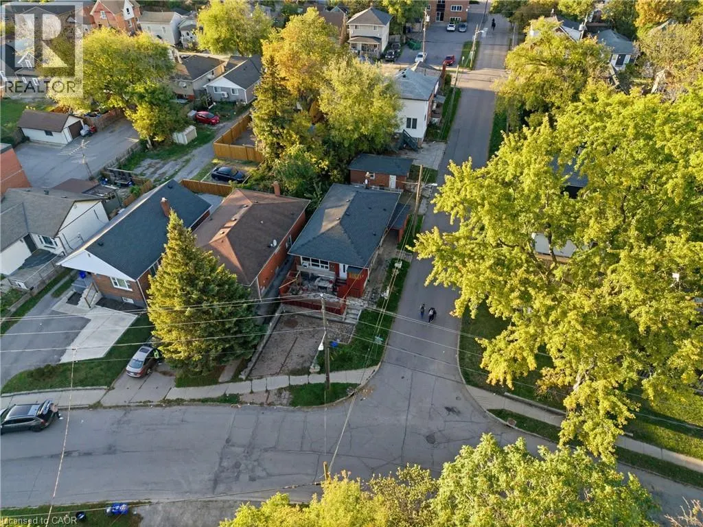 34 GALE Crescent