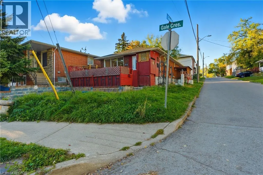 34 GALE Crescent