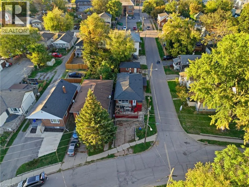34 GALE Crescent