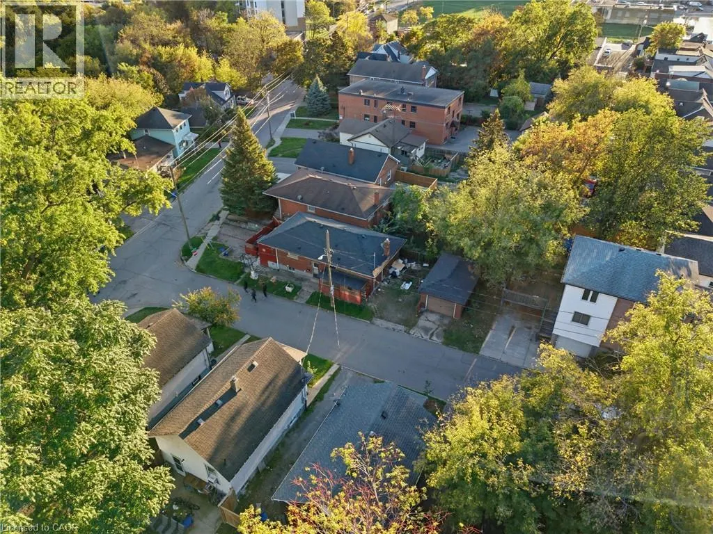 34 GALE Crescent