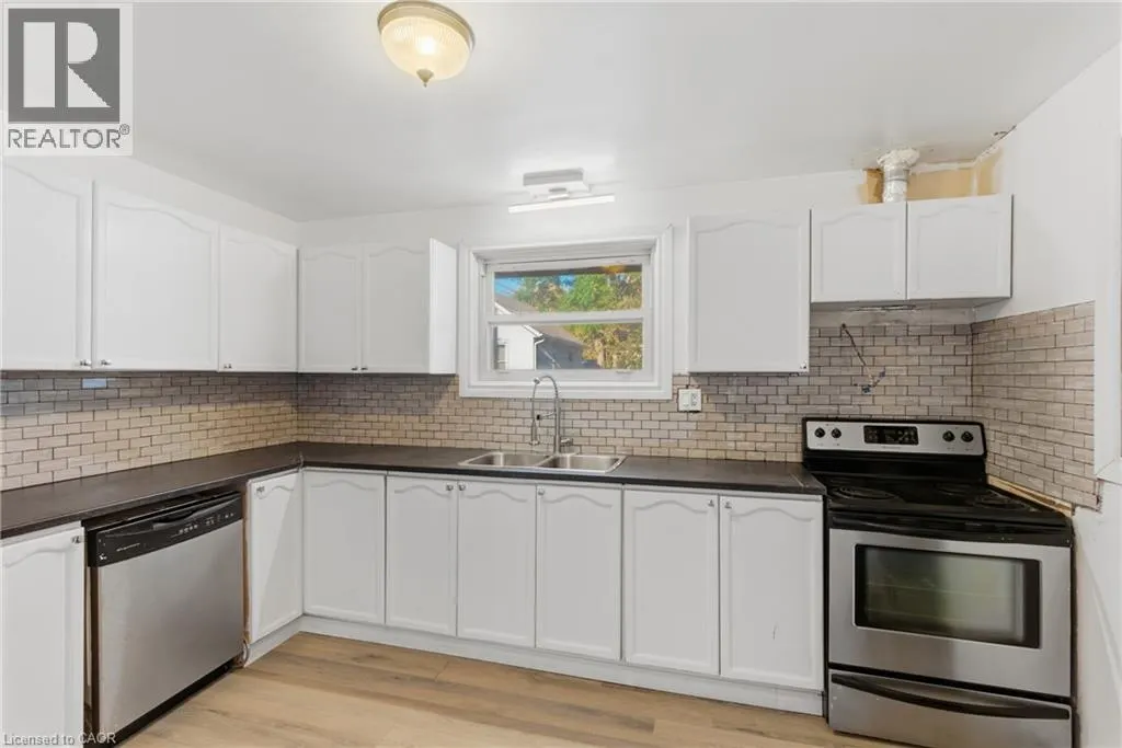 34 GALE Crescent