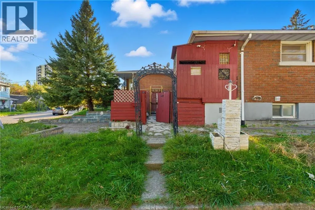 34 GALE Crescent