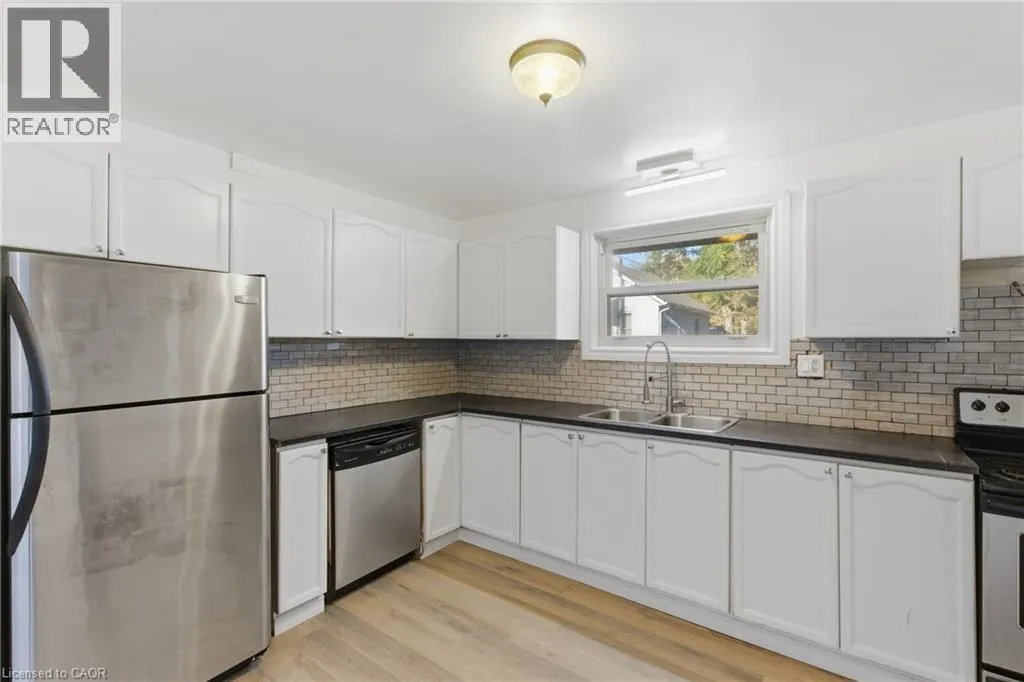 34 GALE Crescent
