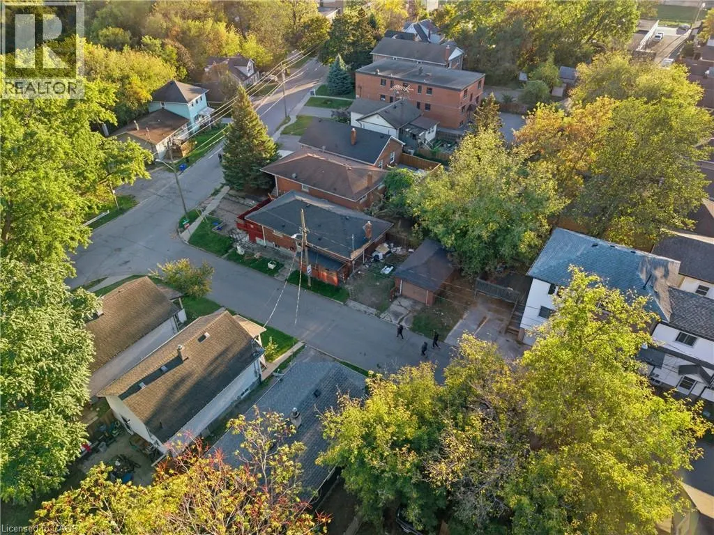34 GALE Crescent