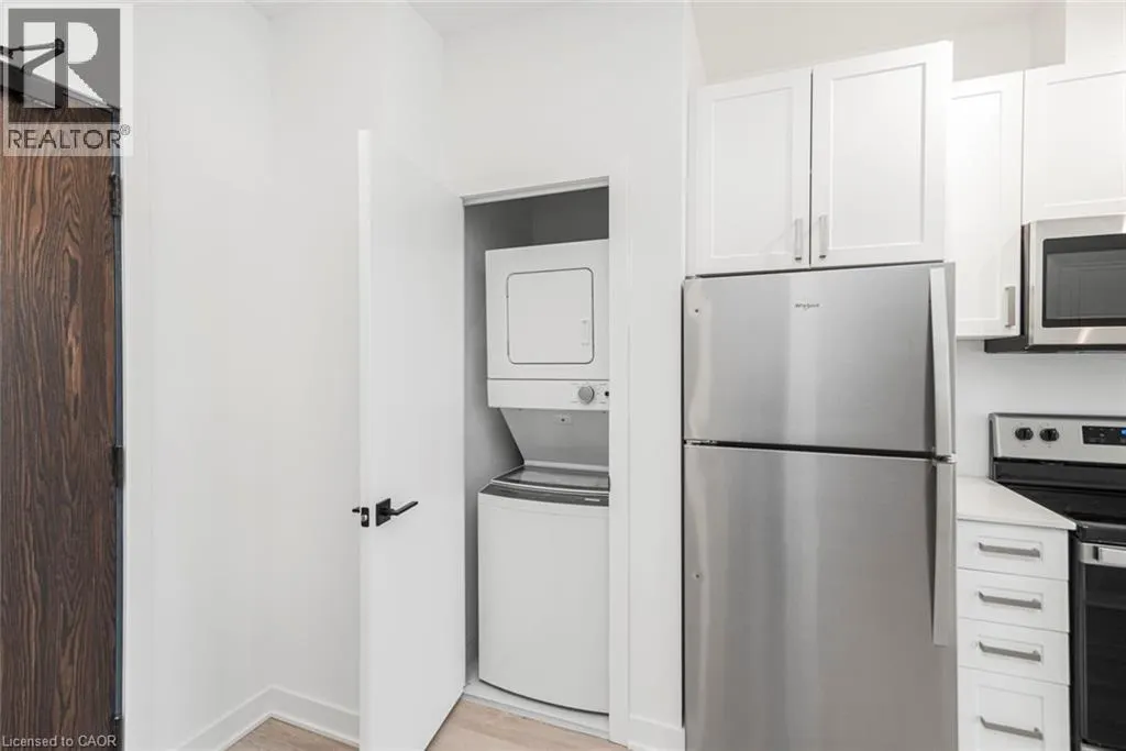 2782 BARTON Street E Unit# 813, #813