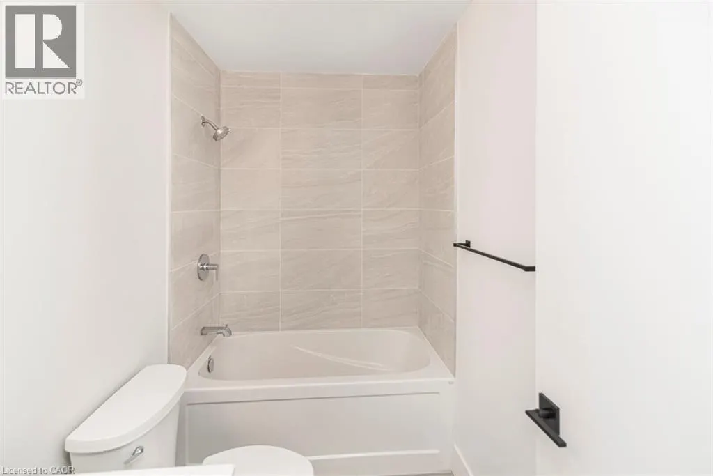 2782 BARTON Street E Unit# 813, #813