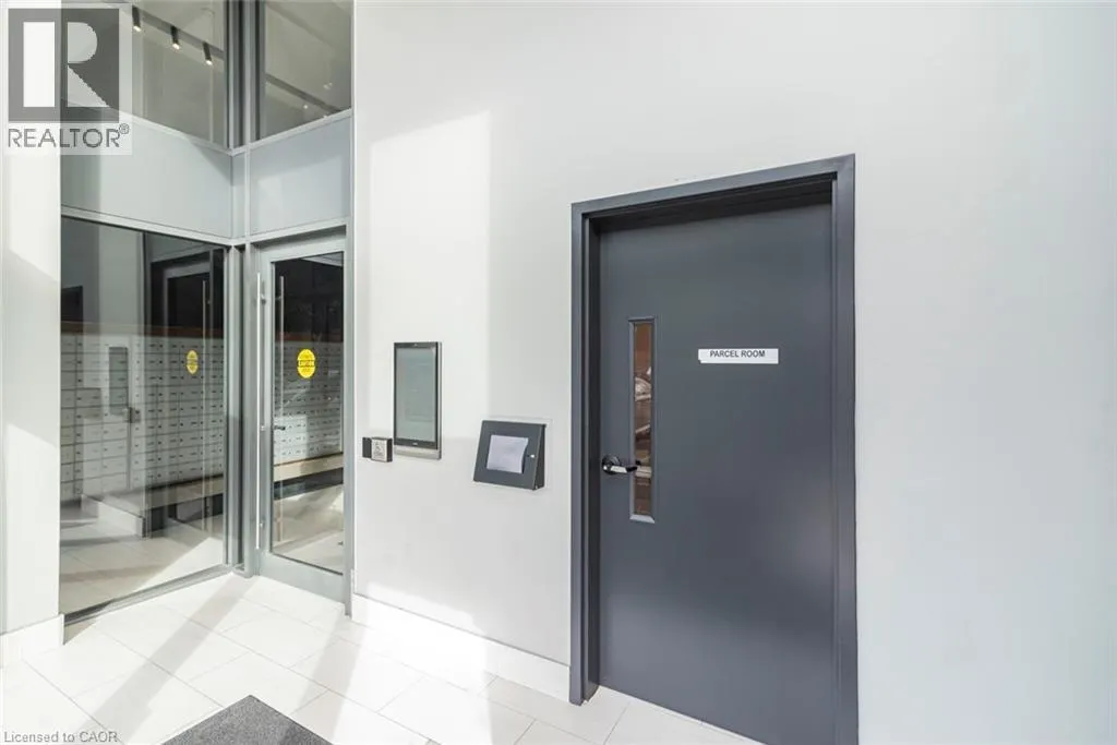 2782 BARTON Street E Unit# 813, #813