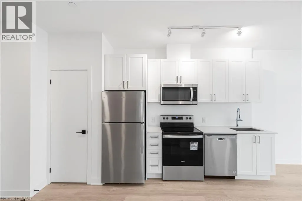 2782 BARTON Street E Unit# 813, #813