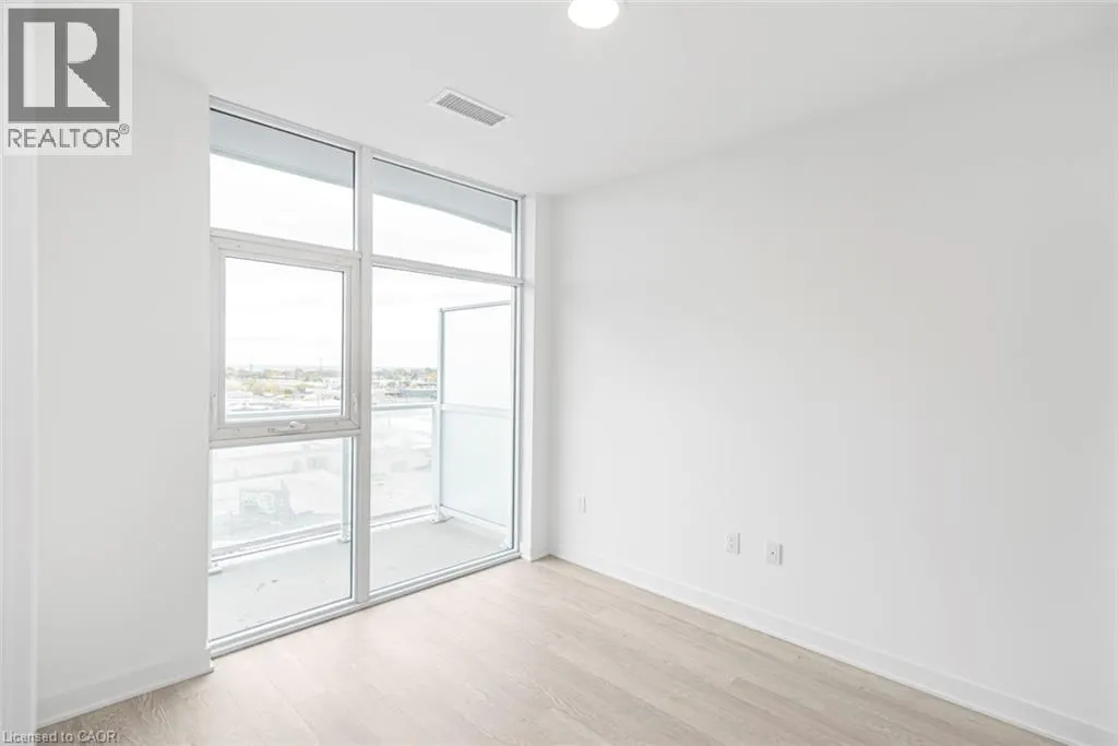 2782 BARTON Street E Unit# 813, #813