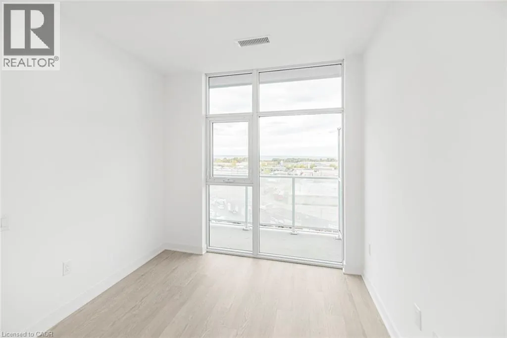 2782 BARTON Street E Unit# 813, #813