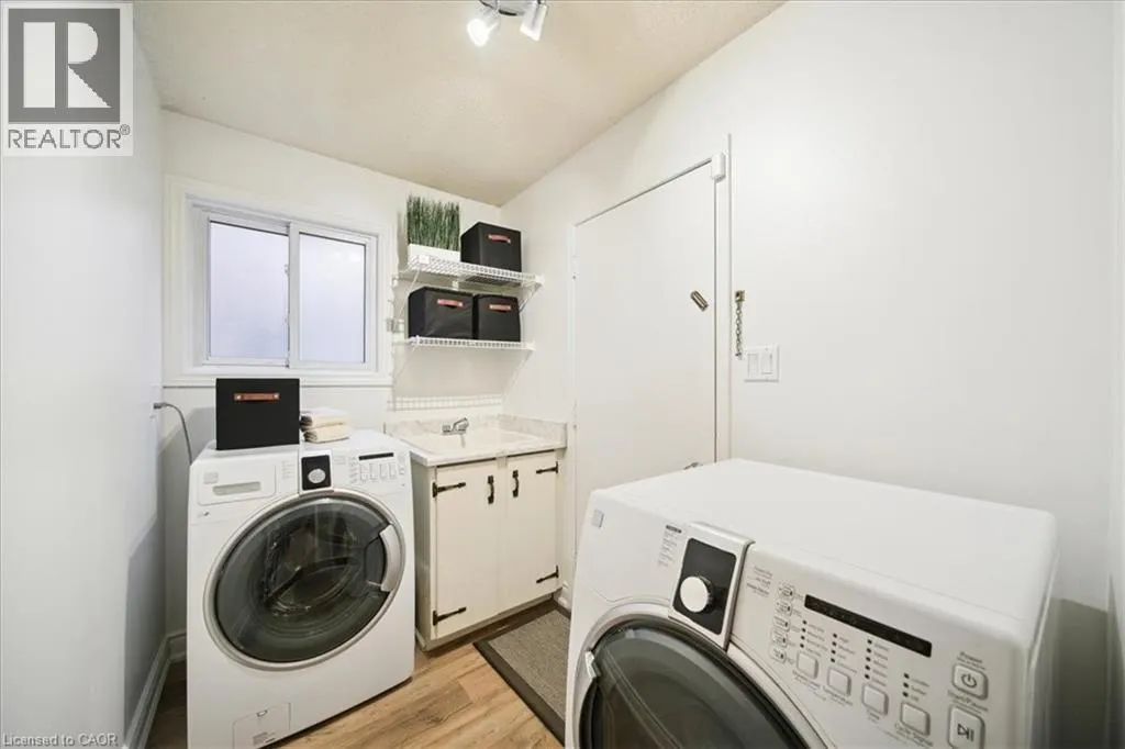 87 RIVER OAKS Boulevard W