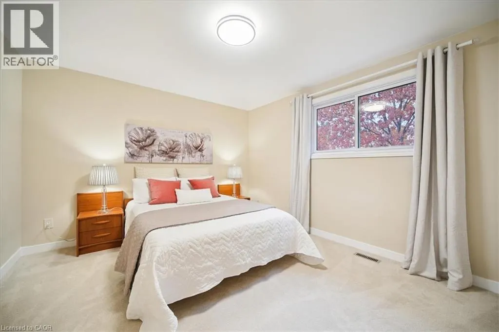 87 RIVER OAKS Boulevard W