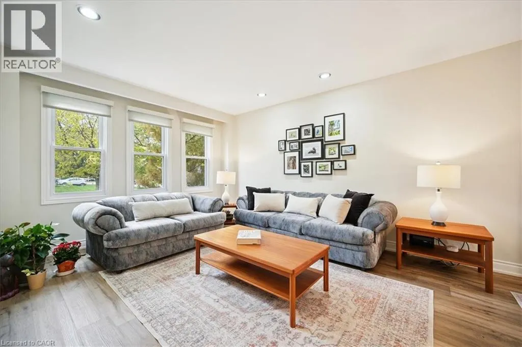 87 RIVER OAKS Boulevard W