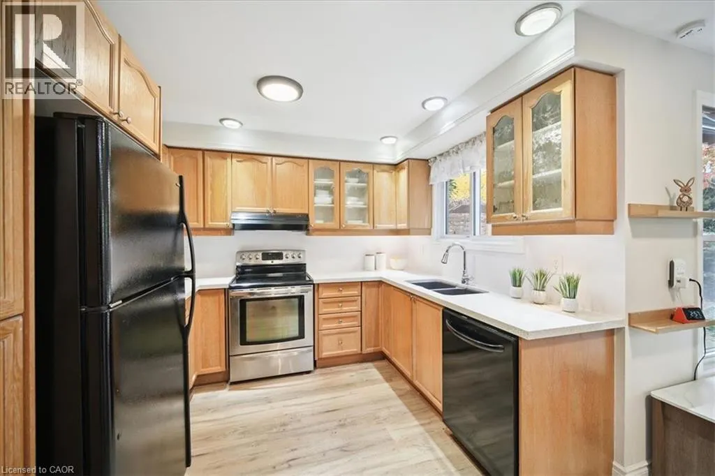 87 RIVER OAKS Boulevard W