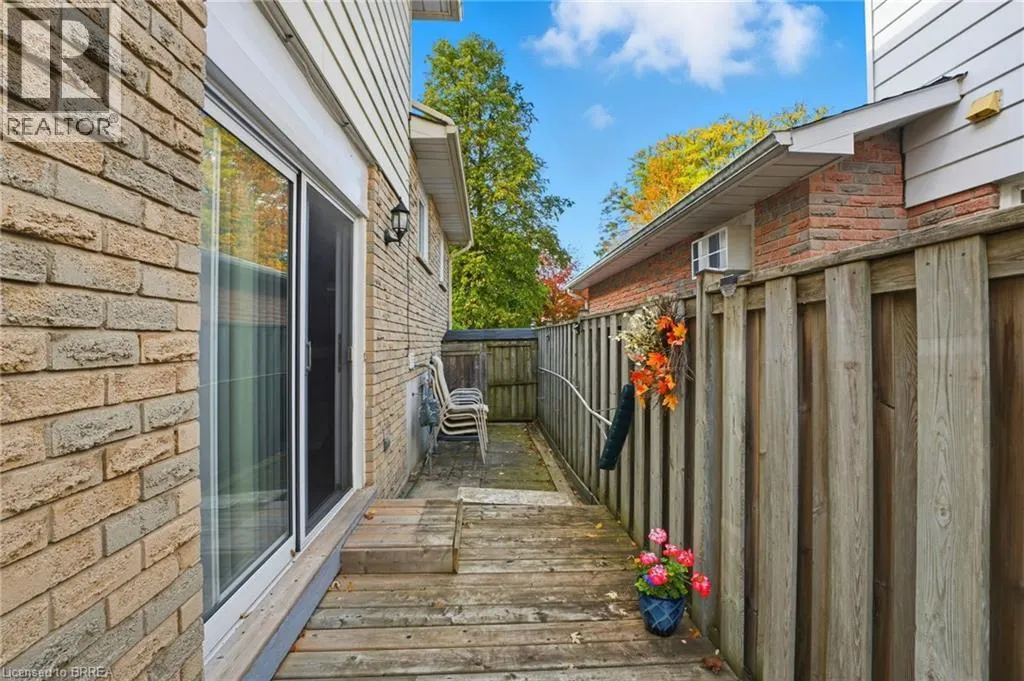 36 KING'S HILL Lane