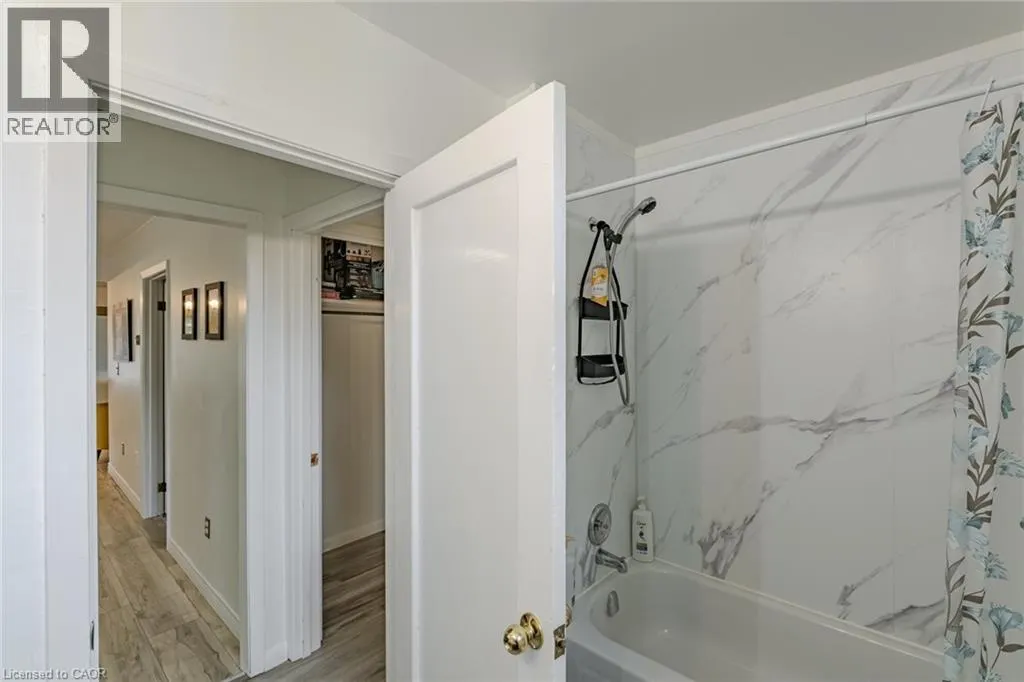 15 PARK LANE Crescent