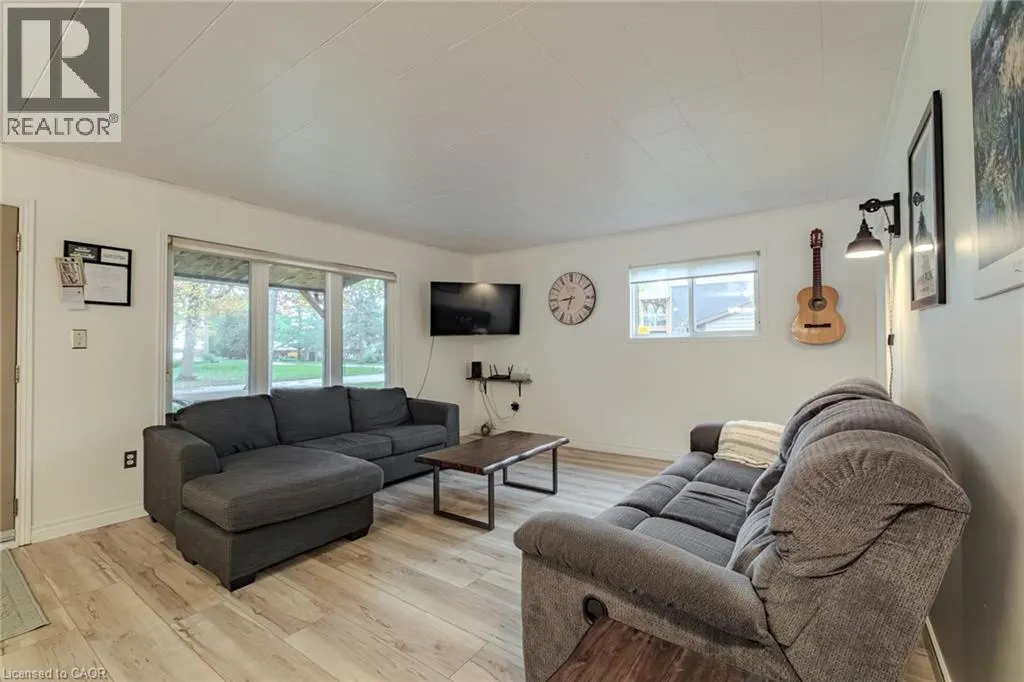 15 PARK LANE Crescent