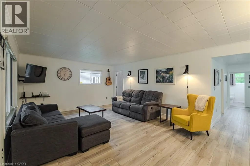 15 PARK LANE Crescent