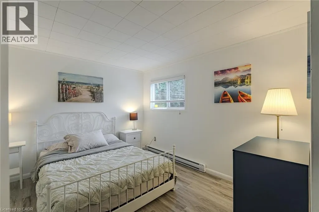 15 PARK LANE Crescent