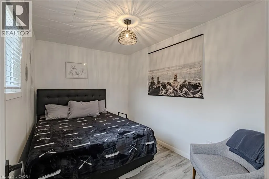 15 PARK LANE Crescent