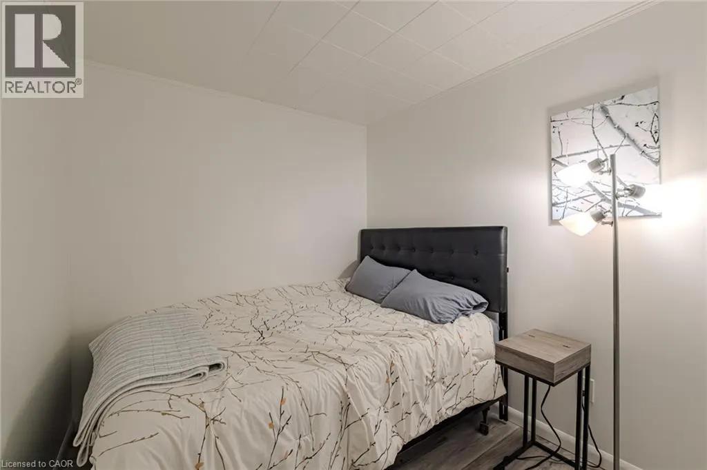 15 PARK LANE Crescent