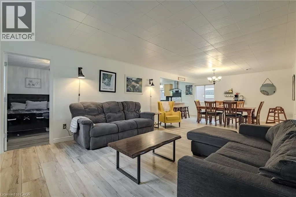 15 PARK LANE Crescent