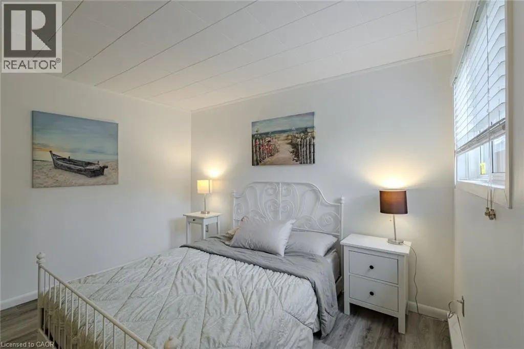 15 PARK LANE Crescent