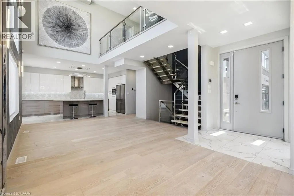 4 SUNROW Gate