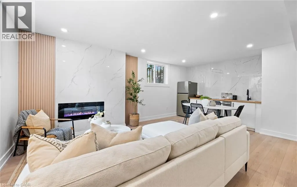 105 LILACSIDE Drive