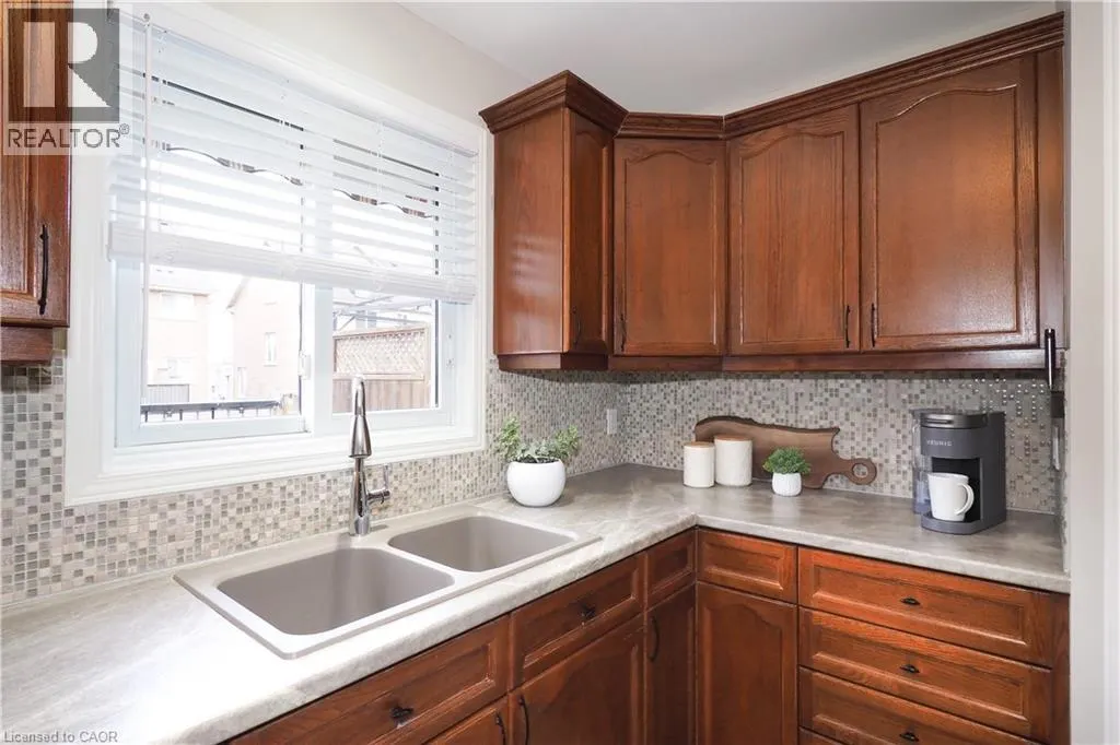 17 GROSVENOR Lane Unit# n/a, #n/a