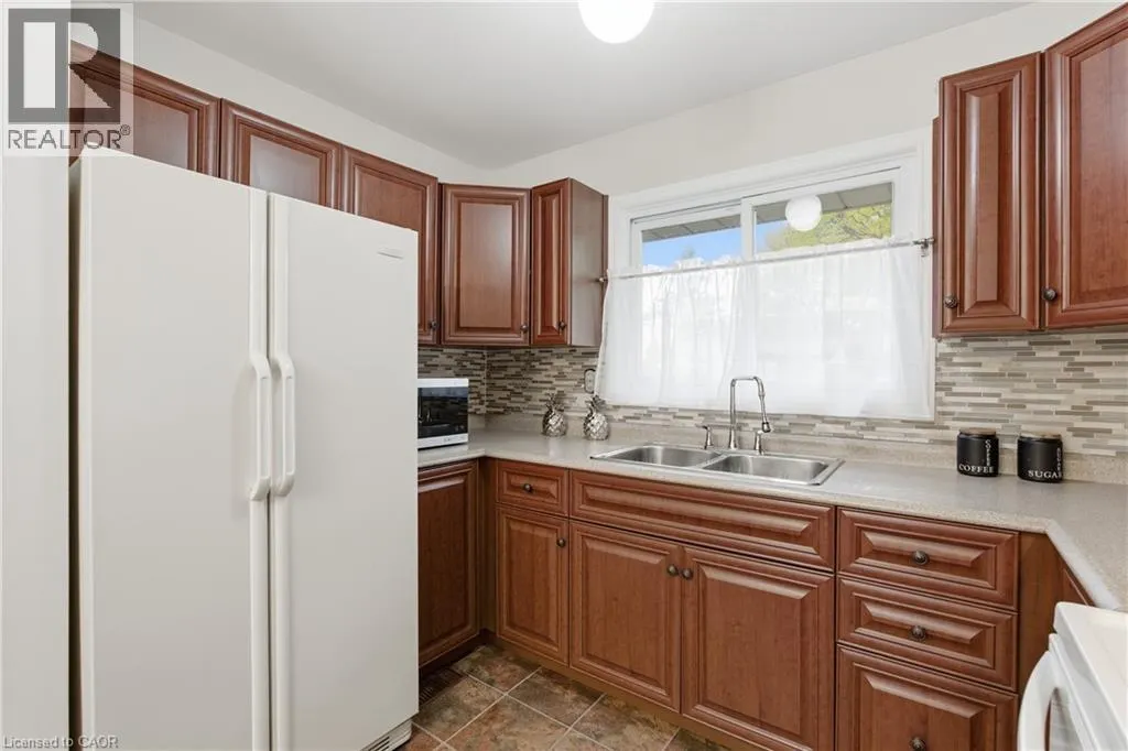 28 BACALL Crescent