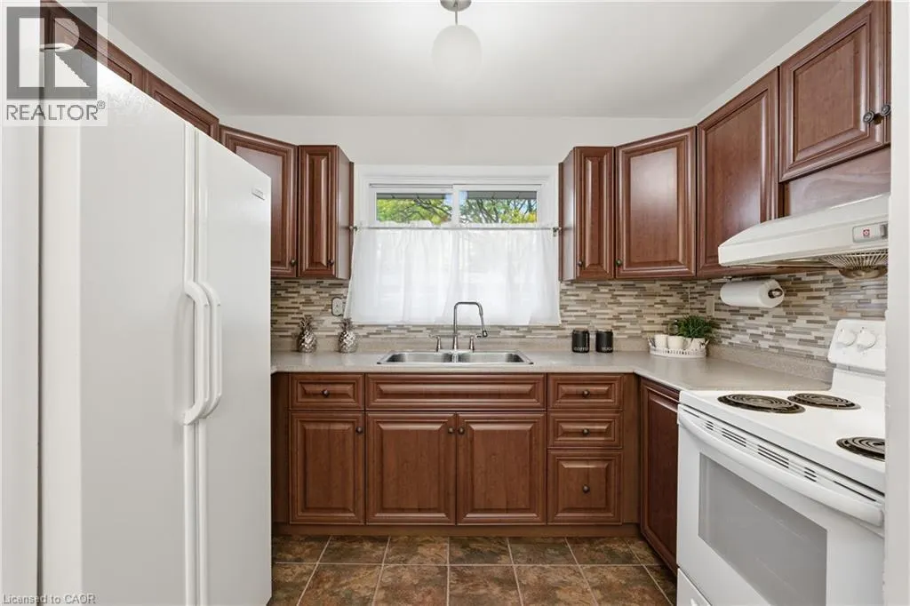 28 BACALL Crescent
