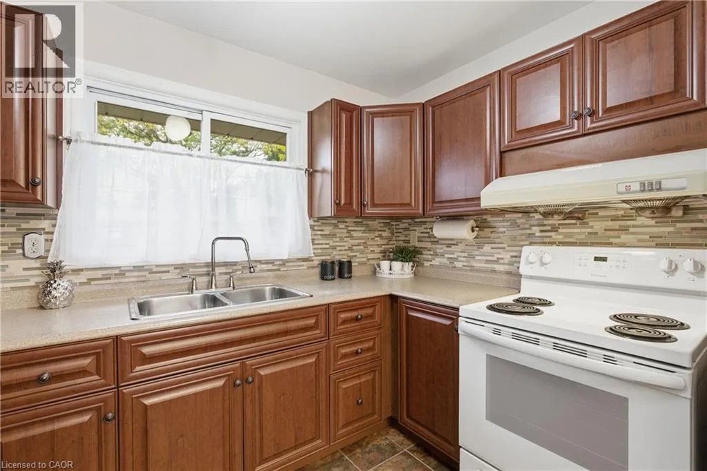 28 BACALL Crescent