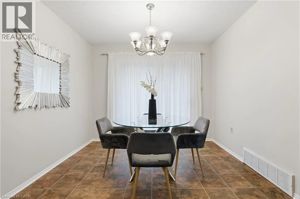 28 BACALL Crescent