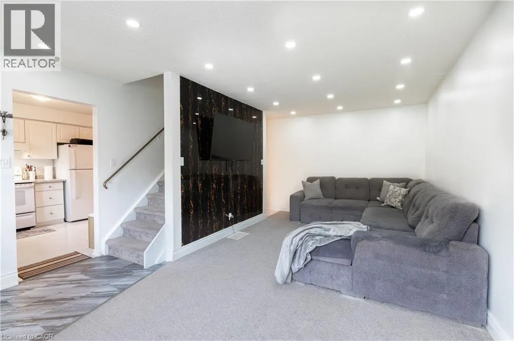 445 PIONEER Drive Unit# 4, #4