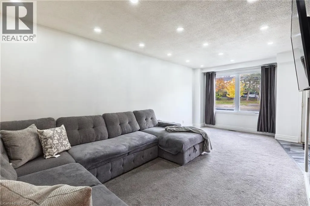 445 PIONEER Drive Unit# 4, #4