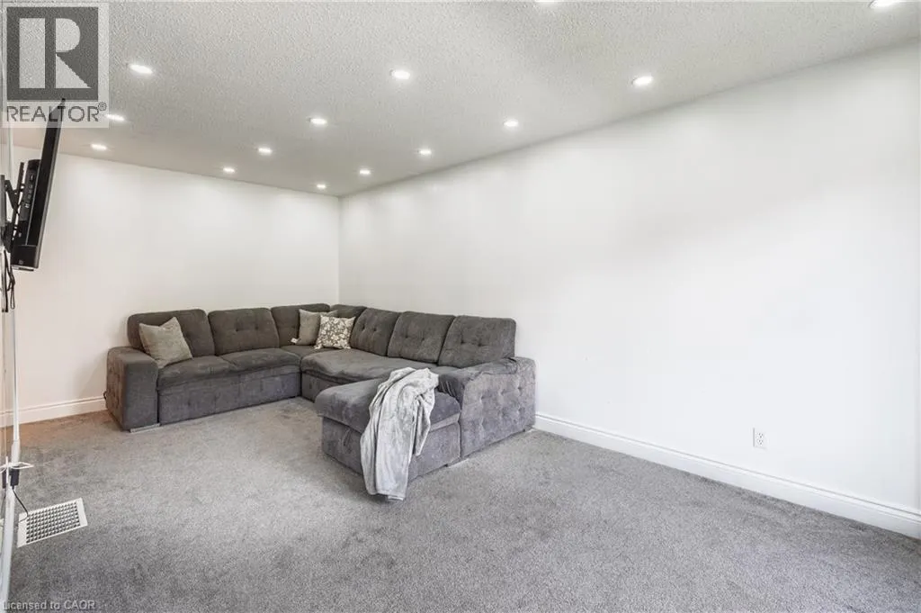 445 PIONEER Drive Unit# 4, #4