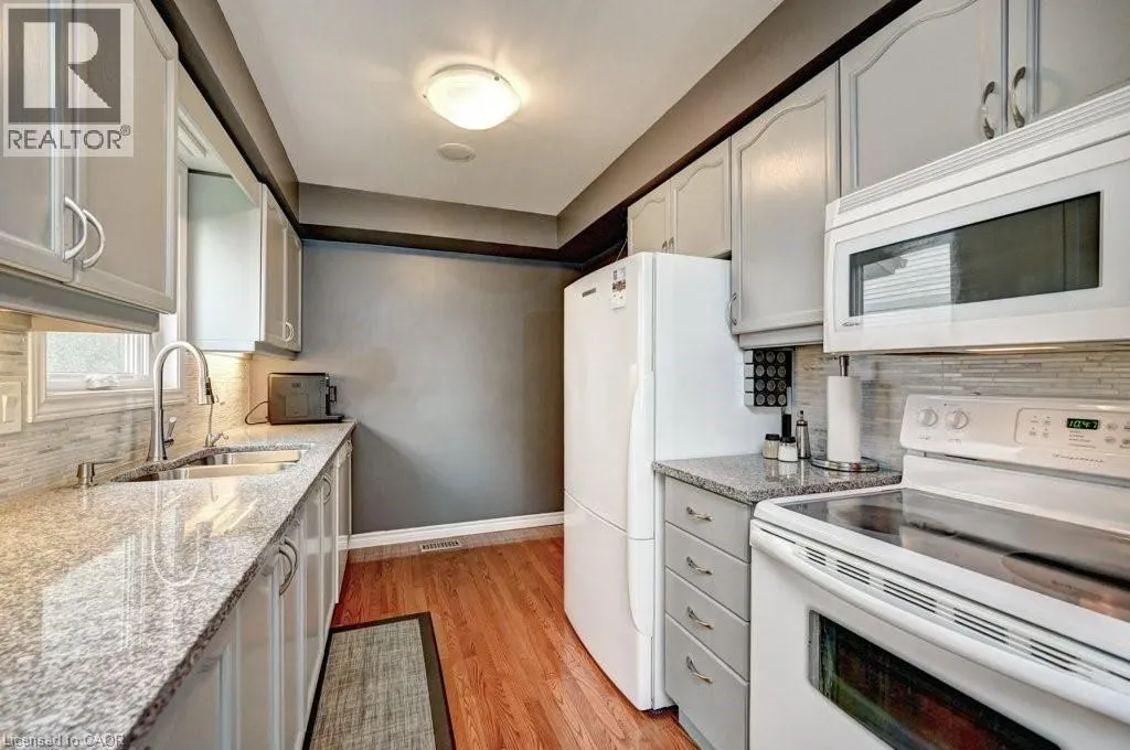 347 BUSHVIEW Crescent