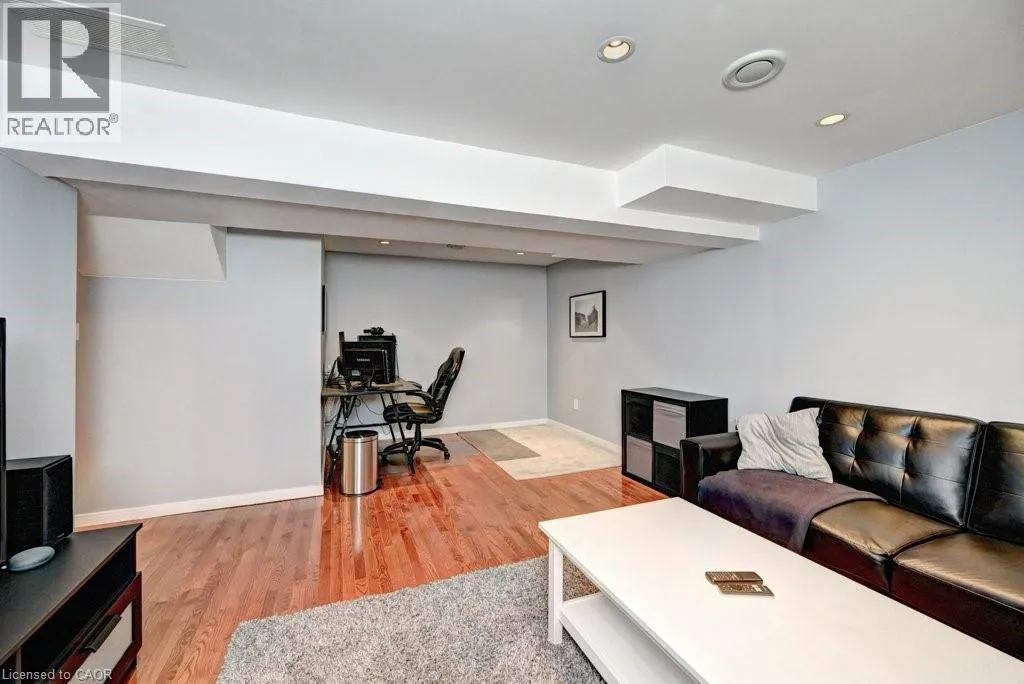 347 BUSHVIEW Crescent