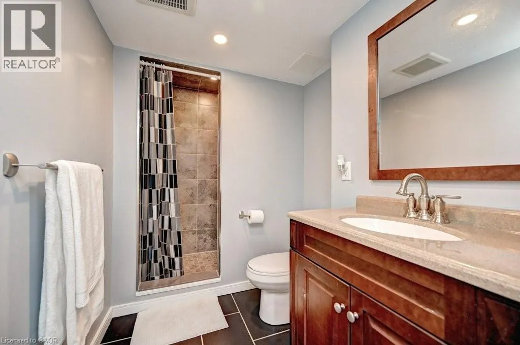 347 BUSHVIEW Crescent