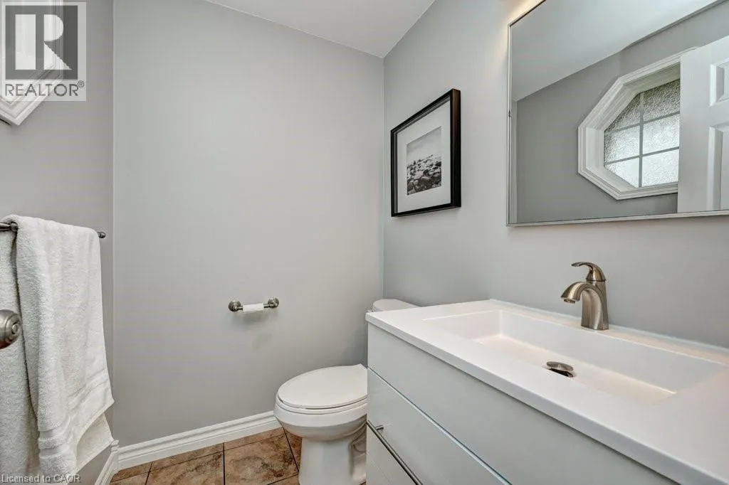 347 BUSHVIEW Crescent