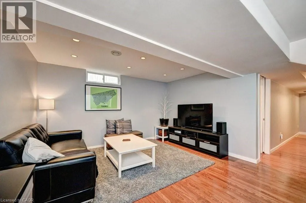 347 BUSHVIEW Crescent