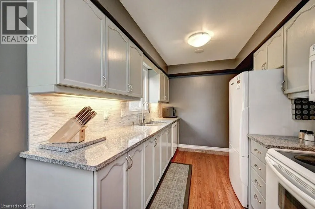 347 BUSHVIEW Crescent