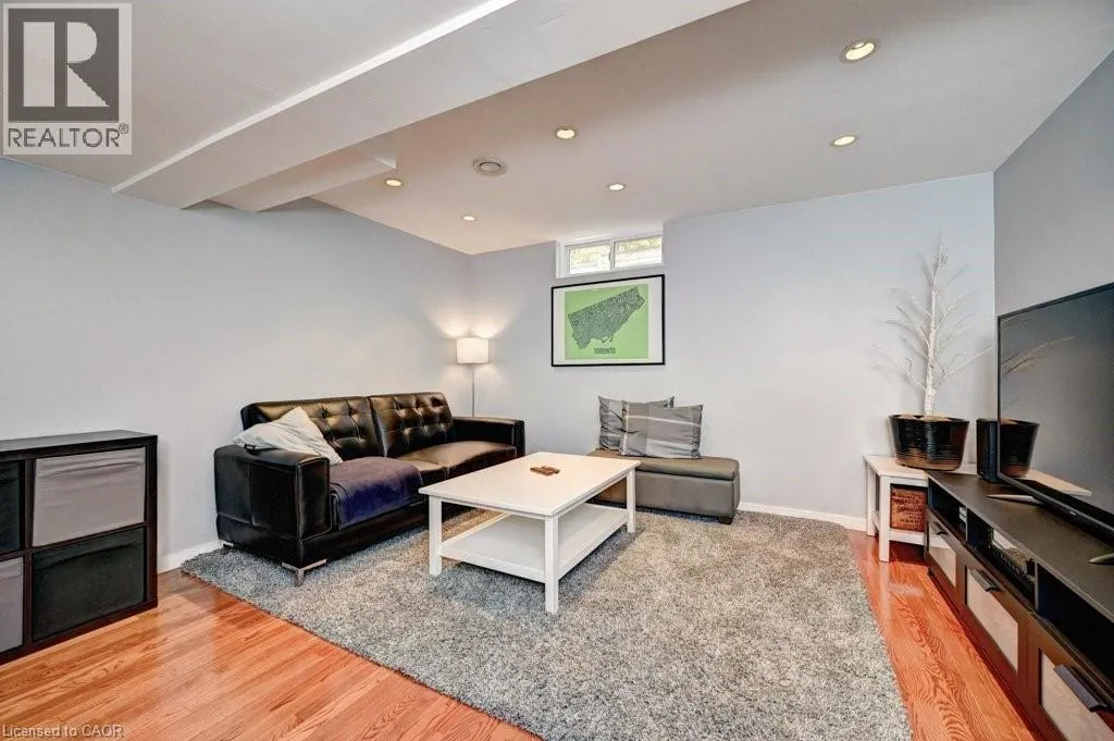 347 BUSHVIEW Crescent